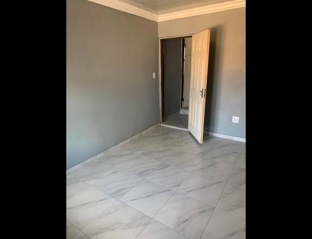 2 BEDROOM HOUSE FOR SALE IN TEMBISA EXT 7